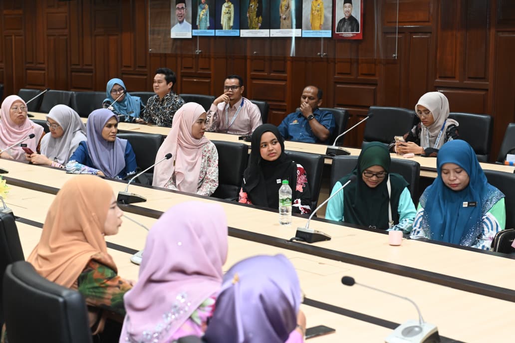 LAWATAN PENANDAARASAN EKOSISTEM KONDUSIF SEKTOR AWAM (EKSA) KOLEJ MATRIKULASI KELANTAN (KMKt) KE UNIVERSITI MALAYSIA KELANTAN (UMK)